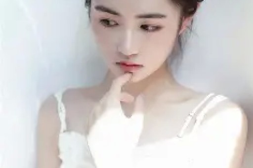 陈翔为女友庆生否认与毛晓彤交往时出轨网友：希望杨玏来保护毛晓彤